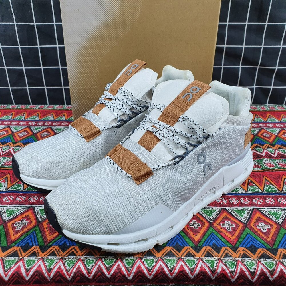 🥰New in box 📦 On Running Women's Sneakers in White and Tan